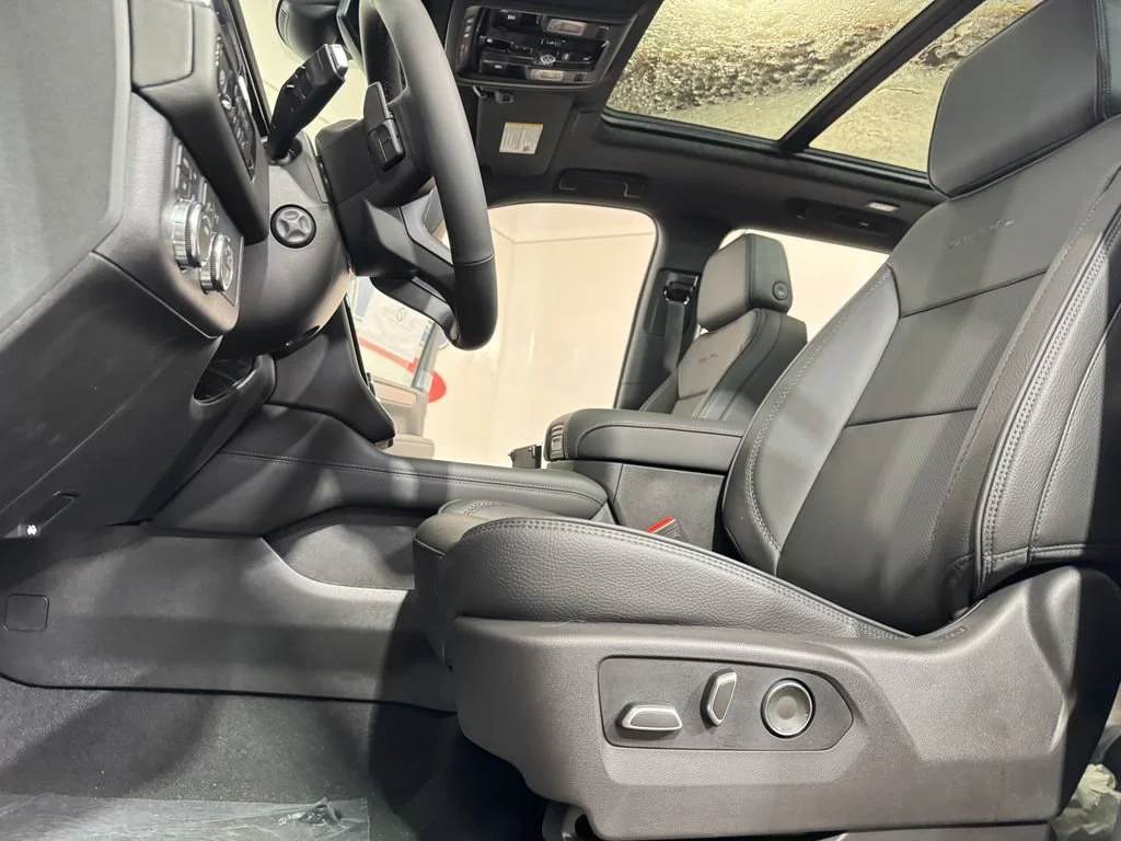 2026 GMC Yukon Denali - Photo 8