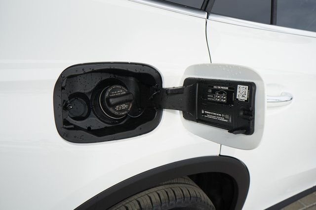 New 2026 Polar White Mercedes-Benz GLC 300 image 15