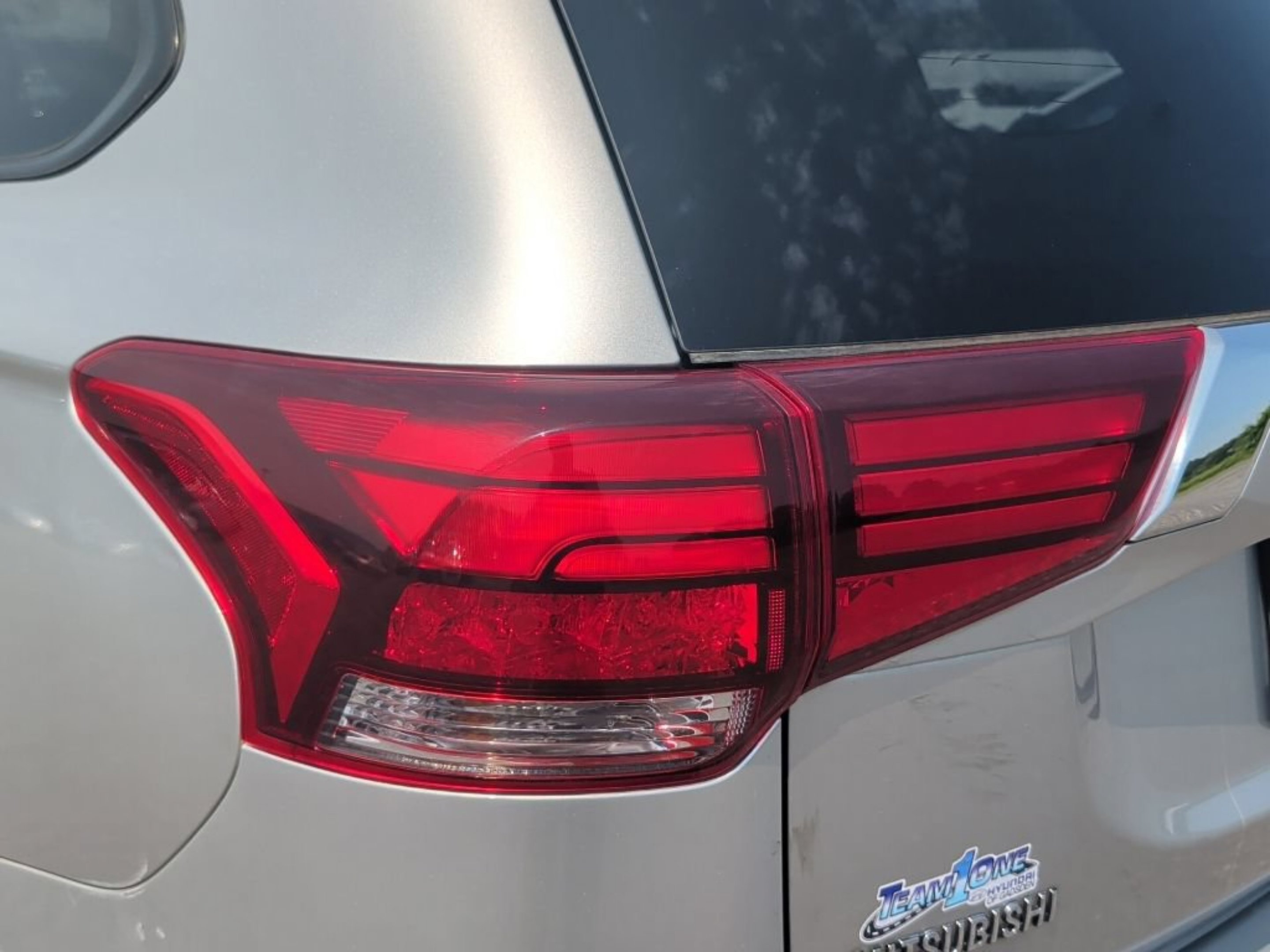 Used 2019 Silver Mitsubishi ES image 37