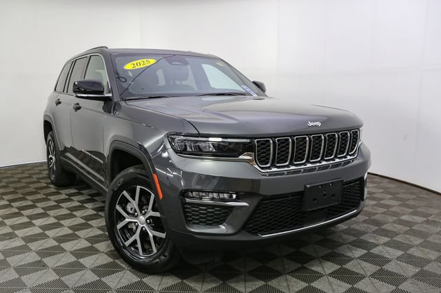 Used 2025 Gray Jeep Limited image 3