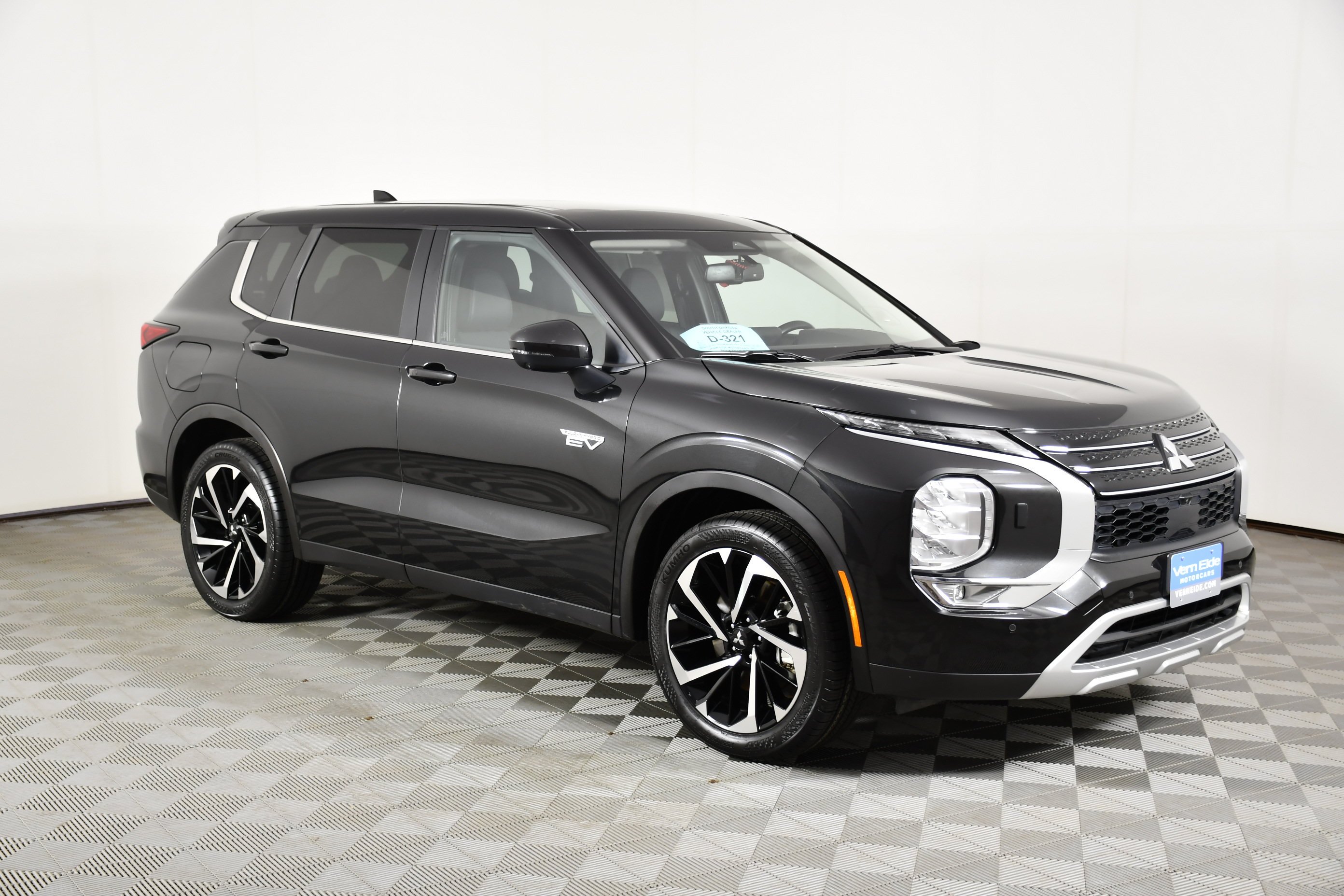 Certified Used 2024 Black Diamond Mitsubishi SE image 4