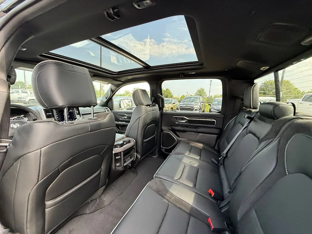 New 2026 Diamond Black Crystal Pearl-Coat Exterior Paint RAM Laramie image 25