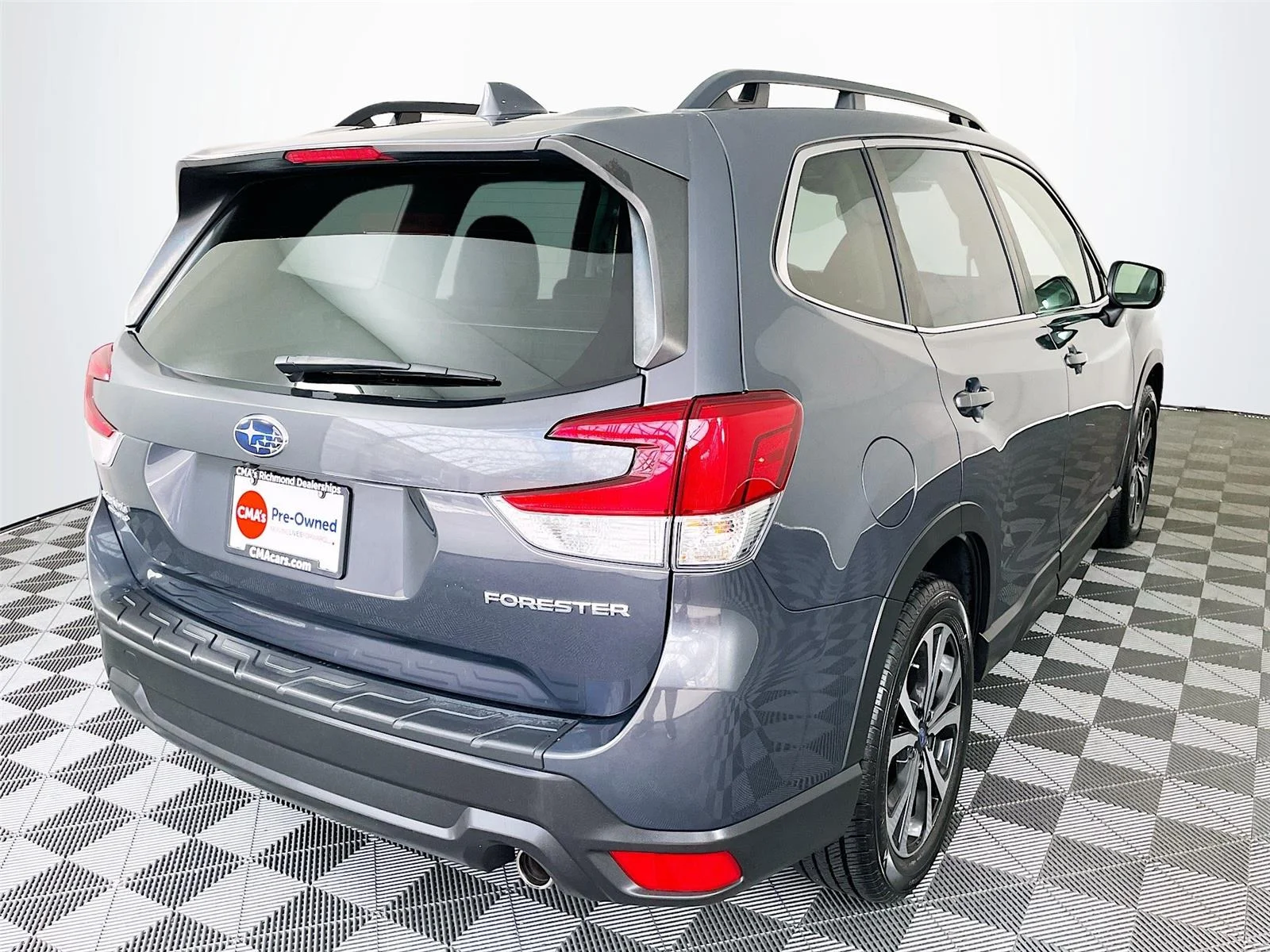 Used 2023 Magnetite Gray Metallic Subaru Limited image 10