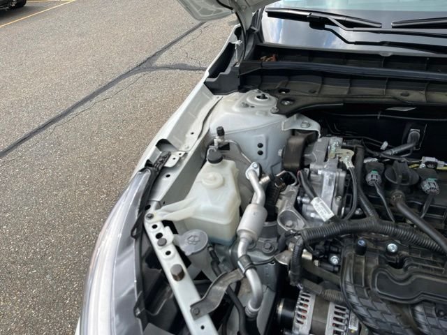 Used 2022 White Nissan 2.5 SL image 23
