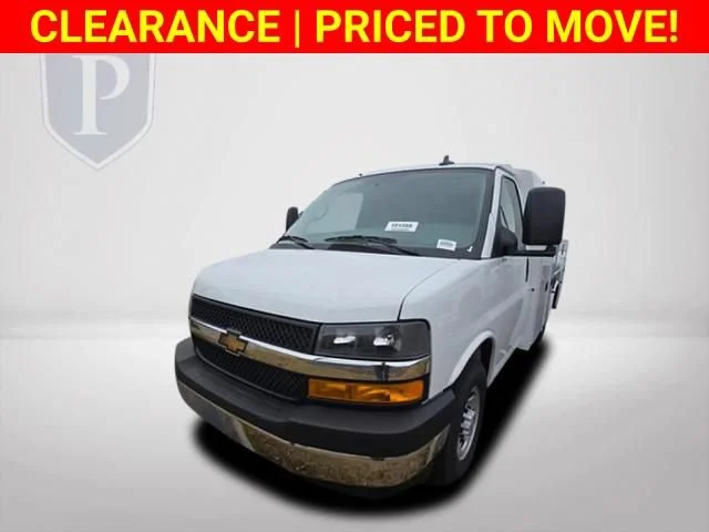 New 2025 Summit White Chevrolet 1WT image 13