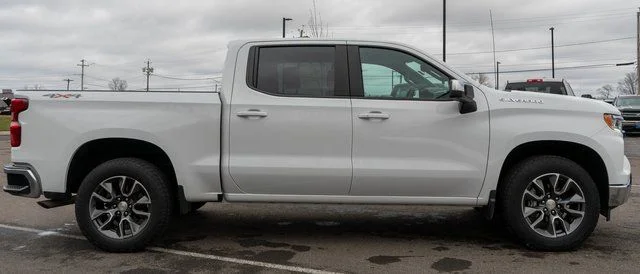 Used 2023 White Chevrolet LT image 5