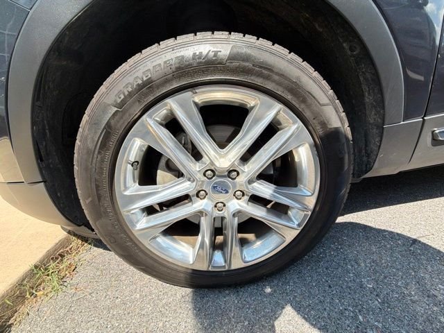 Used 2017  Ford Limited image 35
