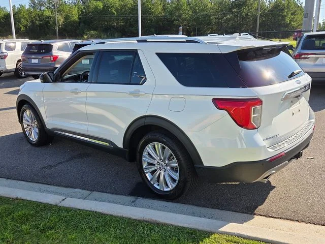 Used 2023 White Ford Limited image 9