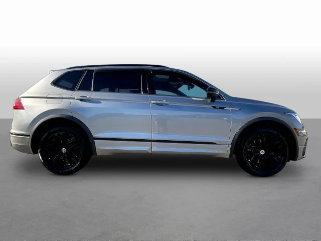 Used 2022 Silver Volkswagen 2.0T SE R-Line Black image 8