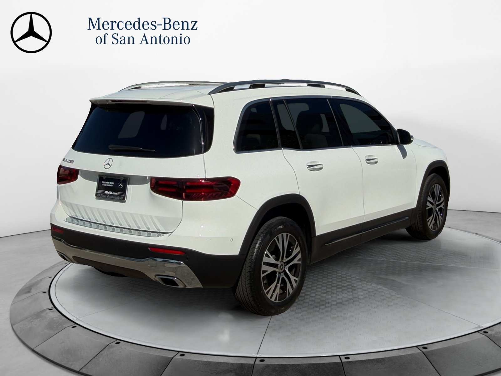 Used 2025 Polar White Mercedes-Benz GLB 250 image 7