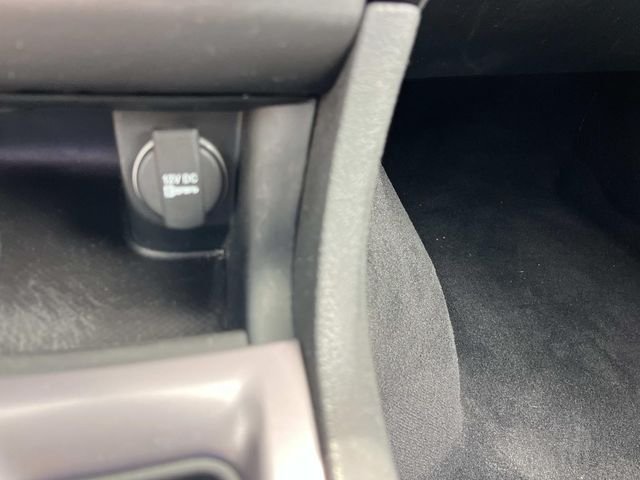 Used 2023 White Dodge SXT image 32