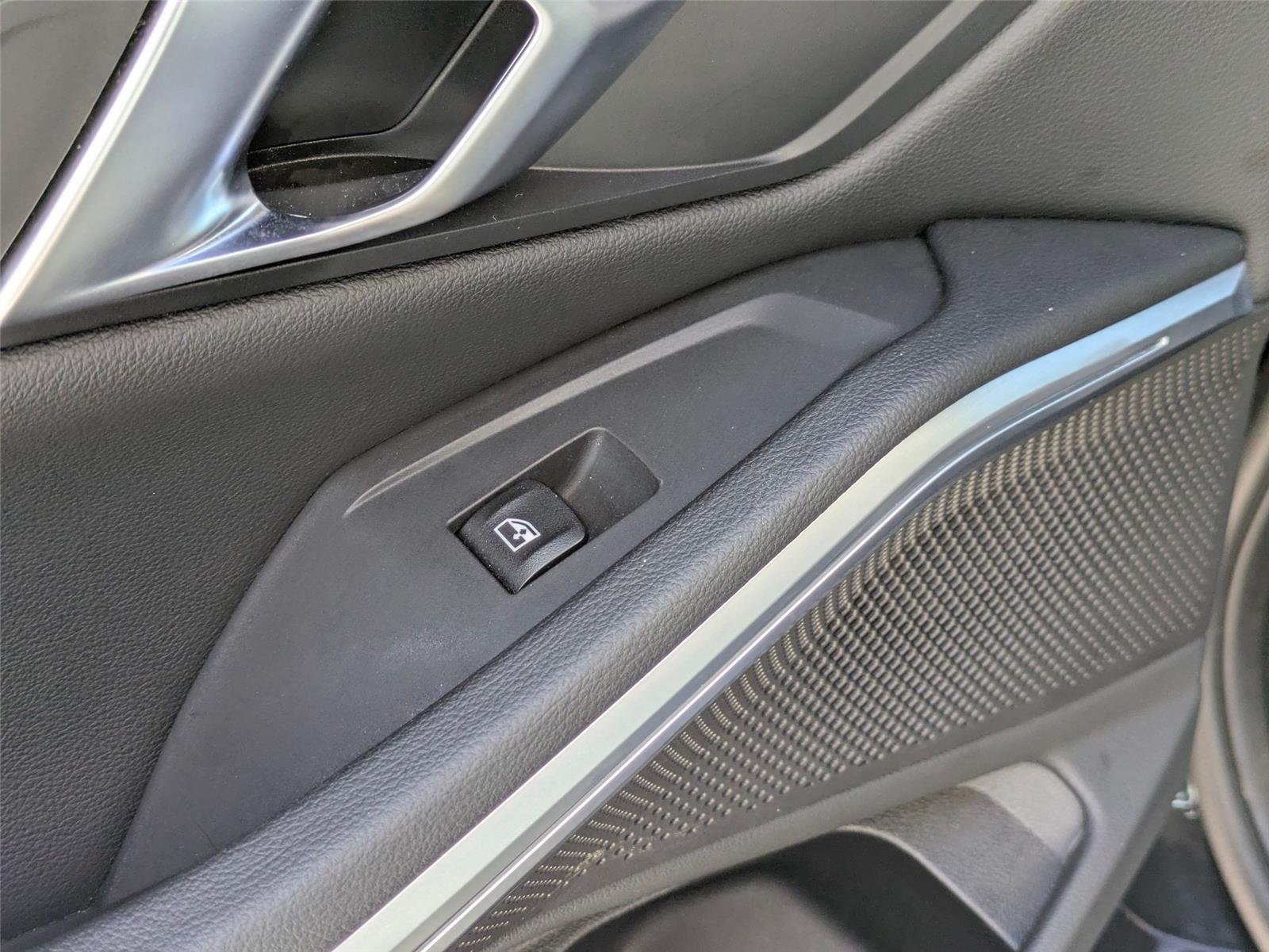 Used 2025  BMW 330i image 26