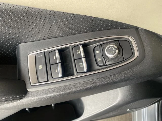 Used 2021 Ice Silver Metallic Subaru Limited image 20
