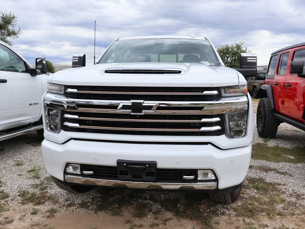 Used 2022 White Chevrolet High Country image 5
