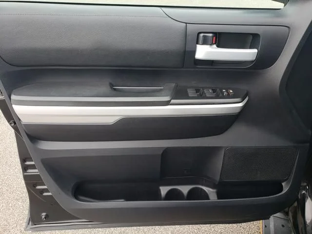 Used 2016 Black Toyota SR5 image 11