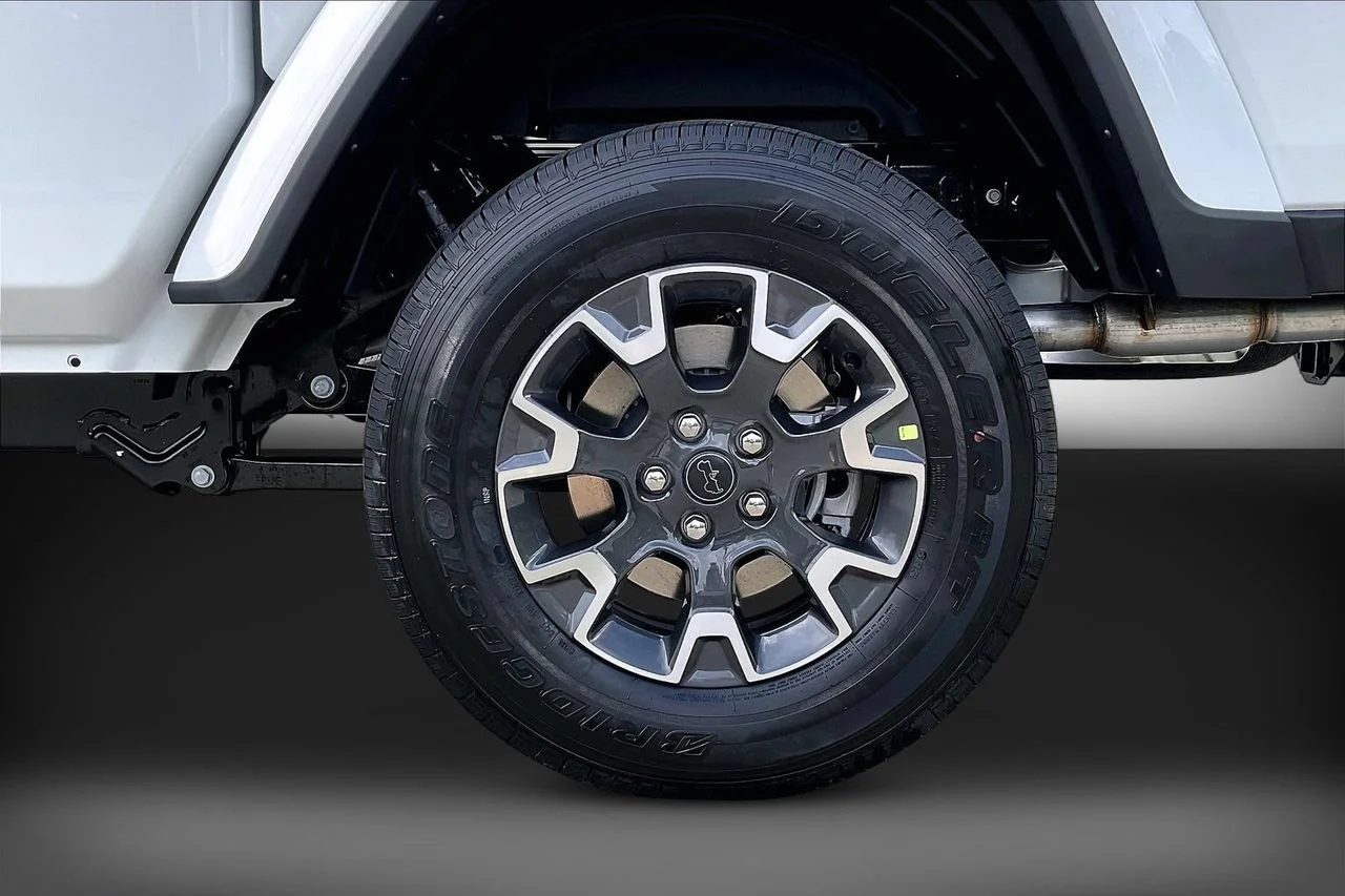 New 2026 Bright White Clearcoat Jeep Sahara image 31