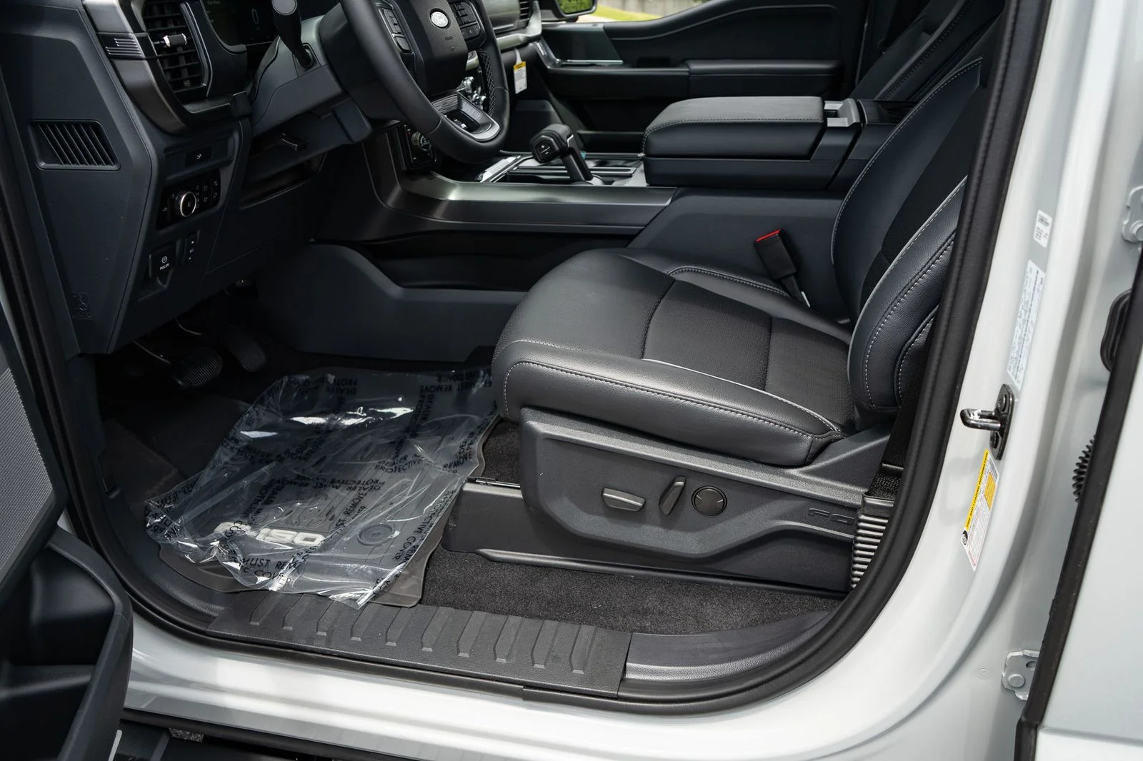 New 2026 White Ford Lariat image 17