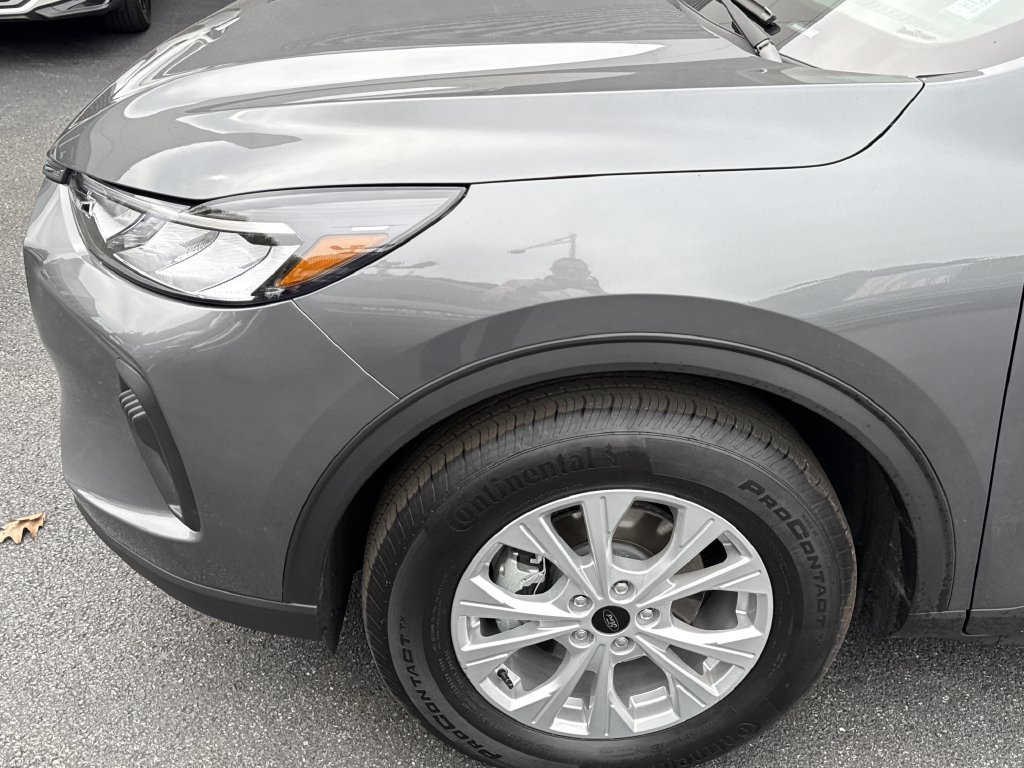Used 2023 Gray Ford Active image 10