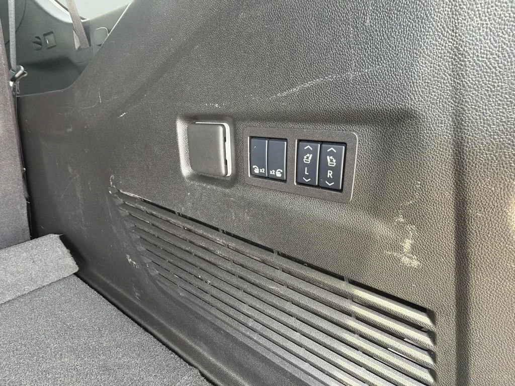 Used 2025 Iridescent Pearl Tricoat Chevrolet RST image 35