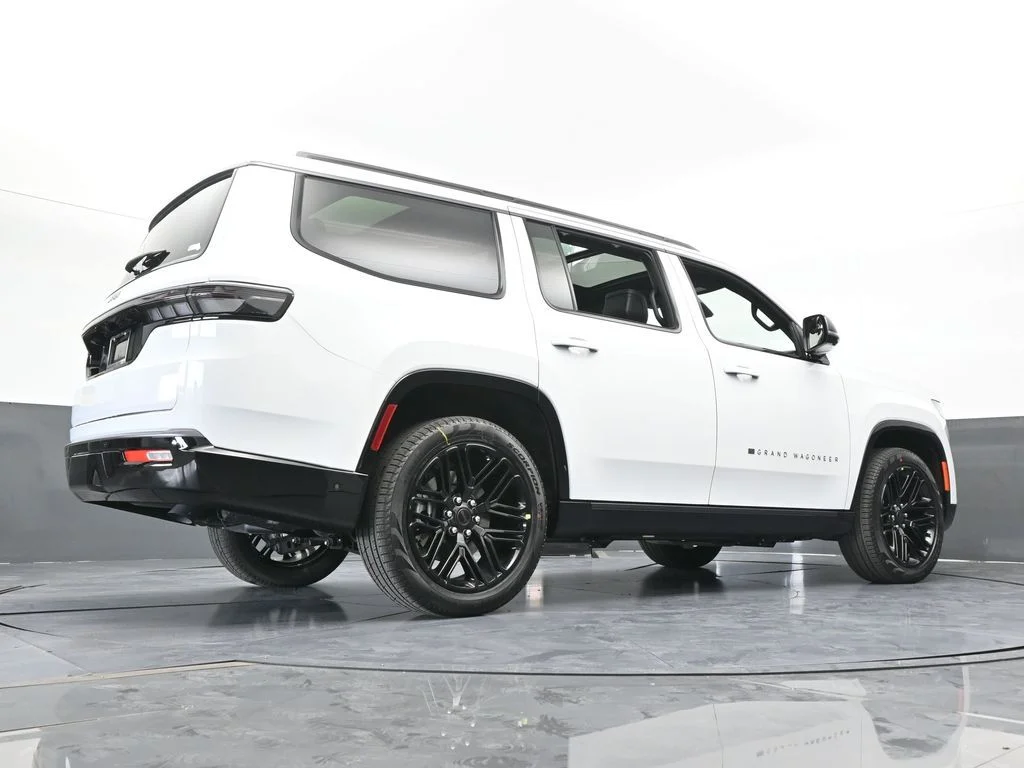 New 2026 Bright White Clear-Coat Exterior Paint Jeep Limited Reserve image 64