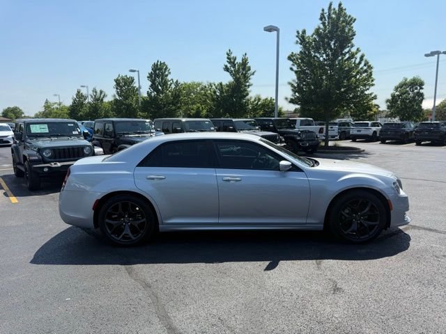 Certified Used 2022 Silver Mist Clearcoat Chrysler Touring image 5