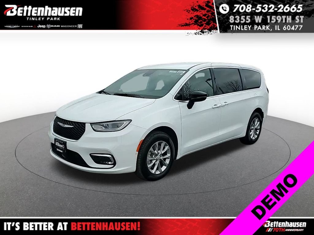 2026 Chrysler Pacifica Select AWD's photo