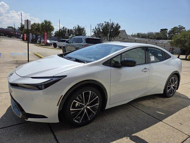 New 2027 Wind Chill Pearl Toyota XLE image 7