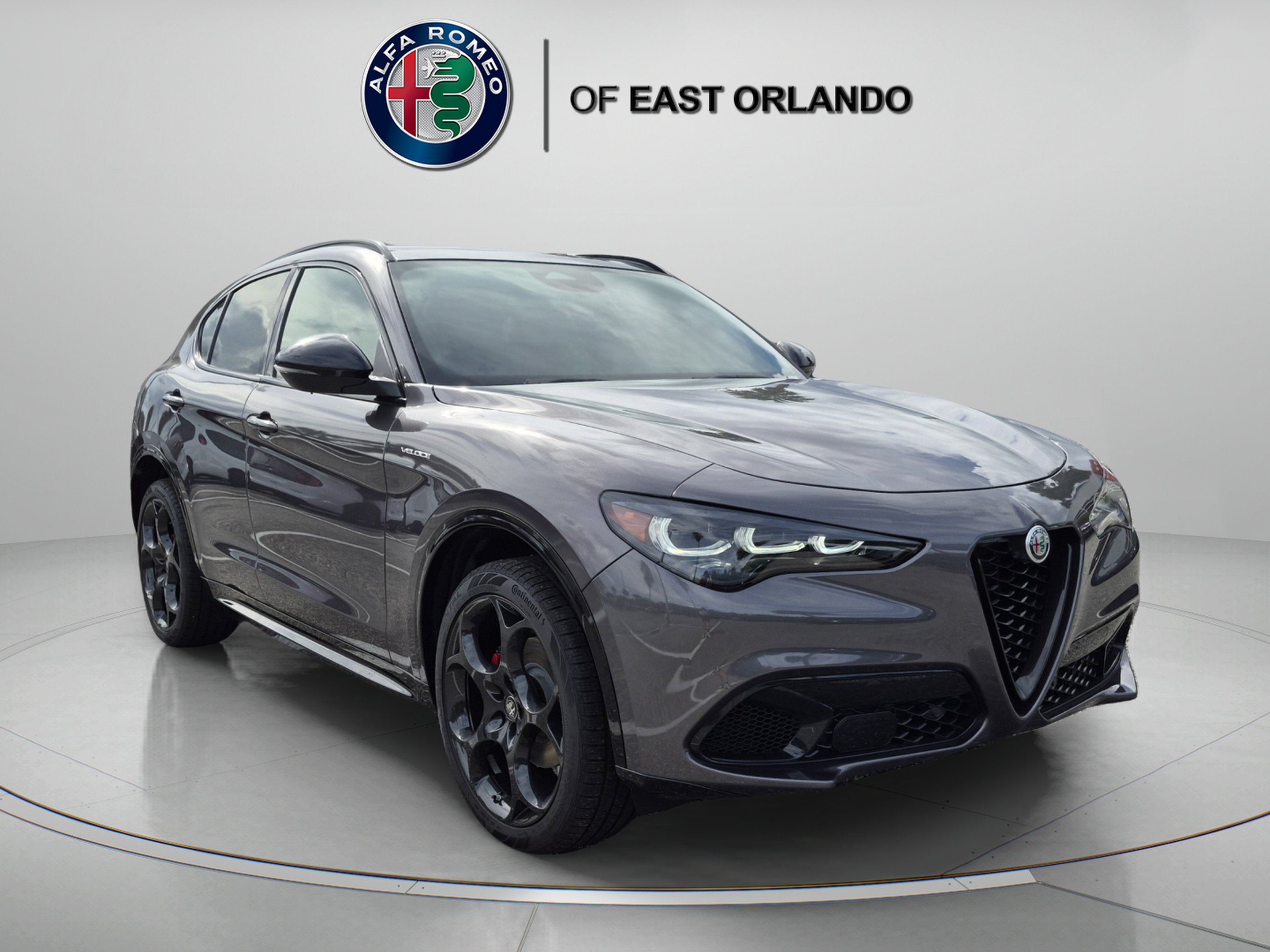 New 2026 Vesuvio Gray Metallic Exterior Paint Alfa Romeo  image 1