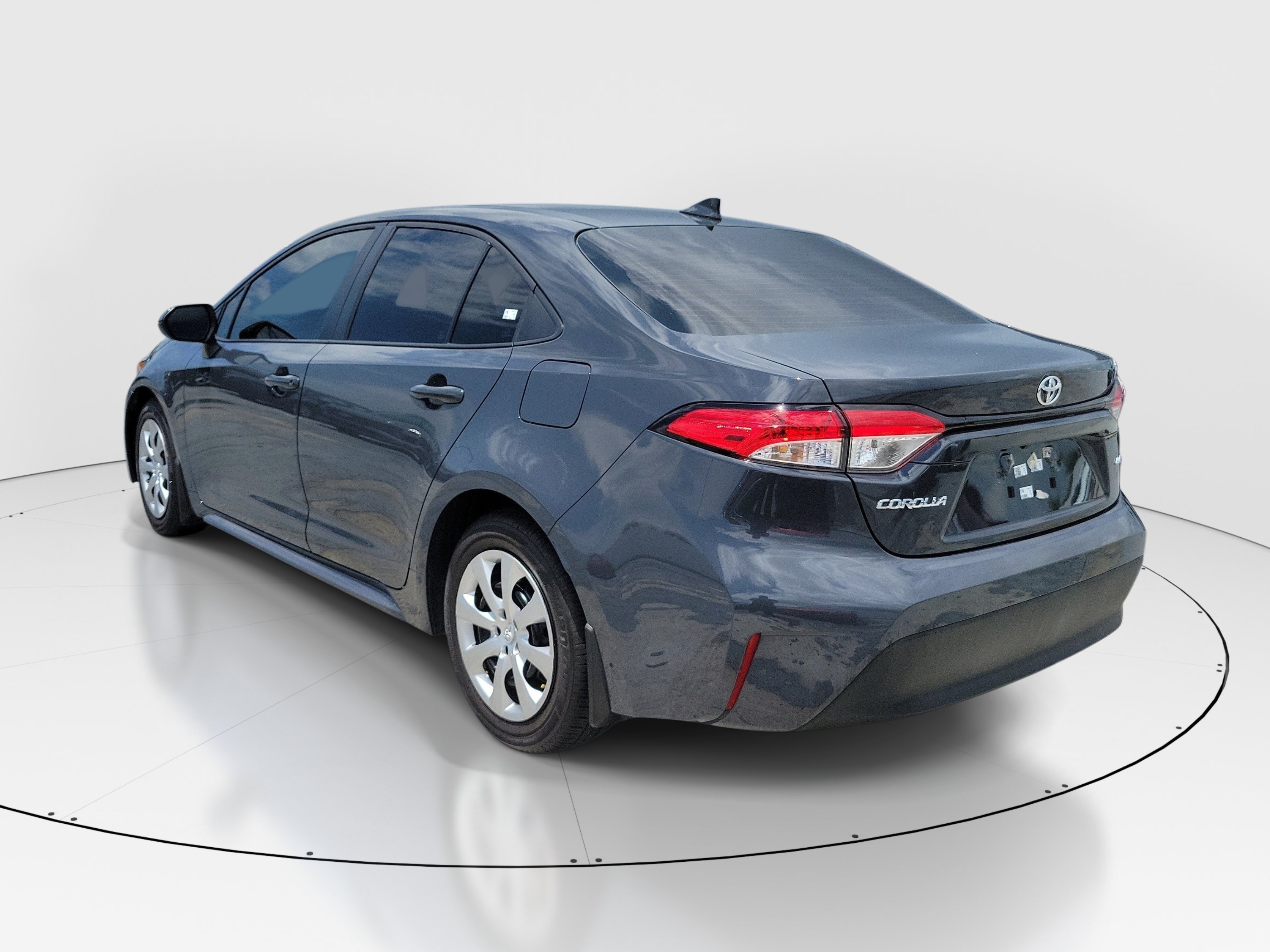 Used 2025 Underground/Mid Blk Met Toyota LE image 4