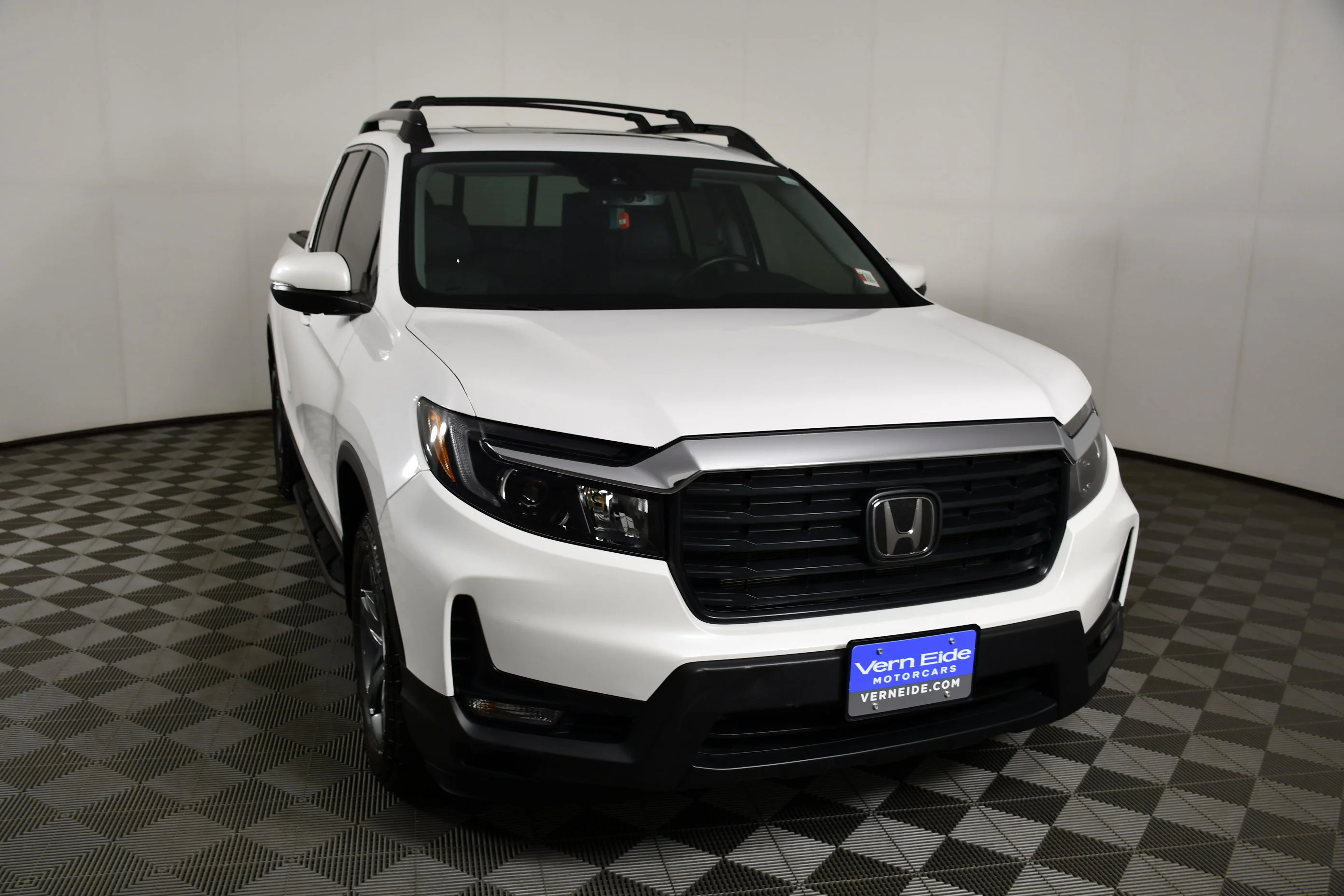 Certified Used 2023 Platinum White Pearl Honda RTL image 3