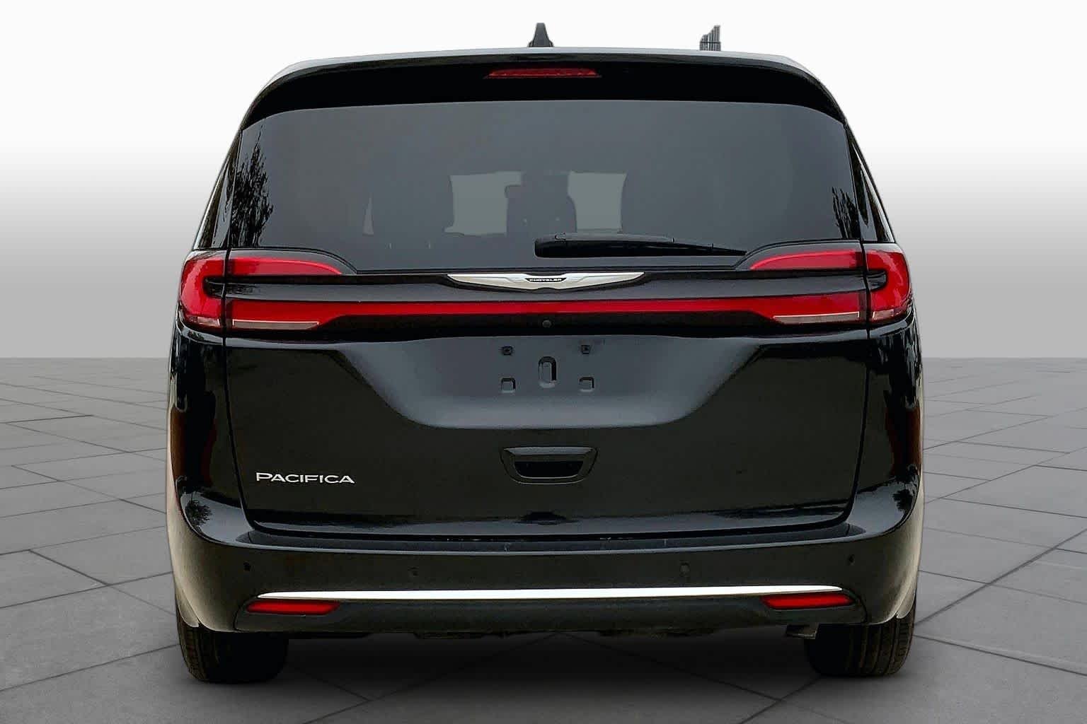 Used 2023 Brilliant Black Crystal Pearlcoat Chrysler Touring L image 5
