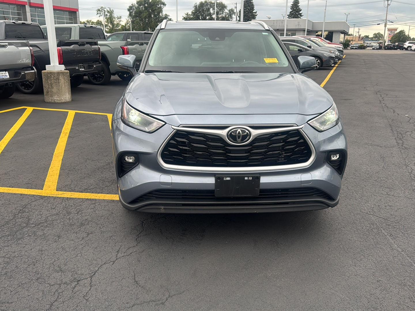 Used 2023 Moon Dust Toyota XLE image 2