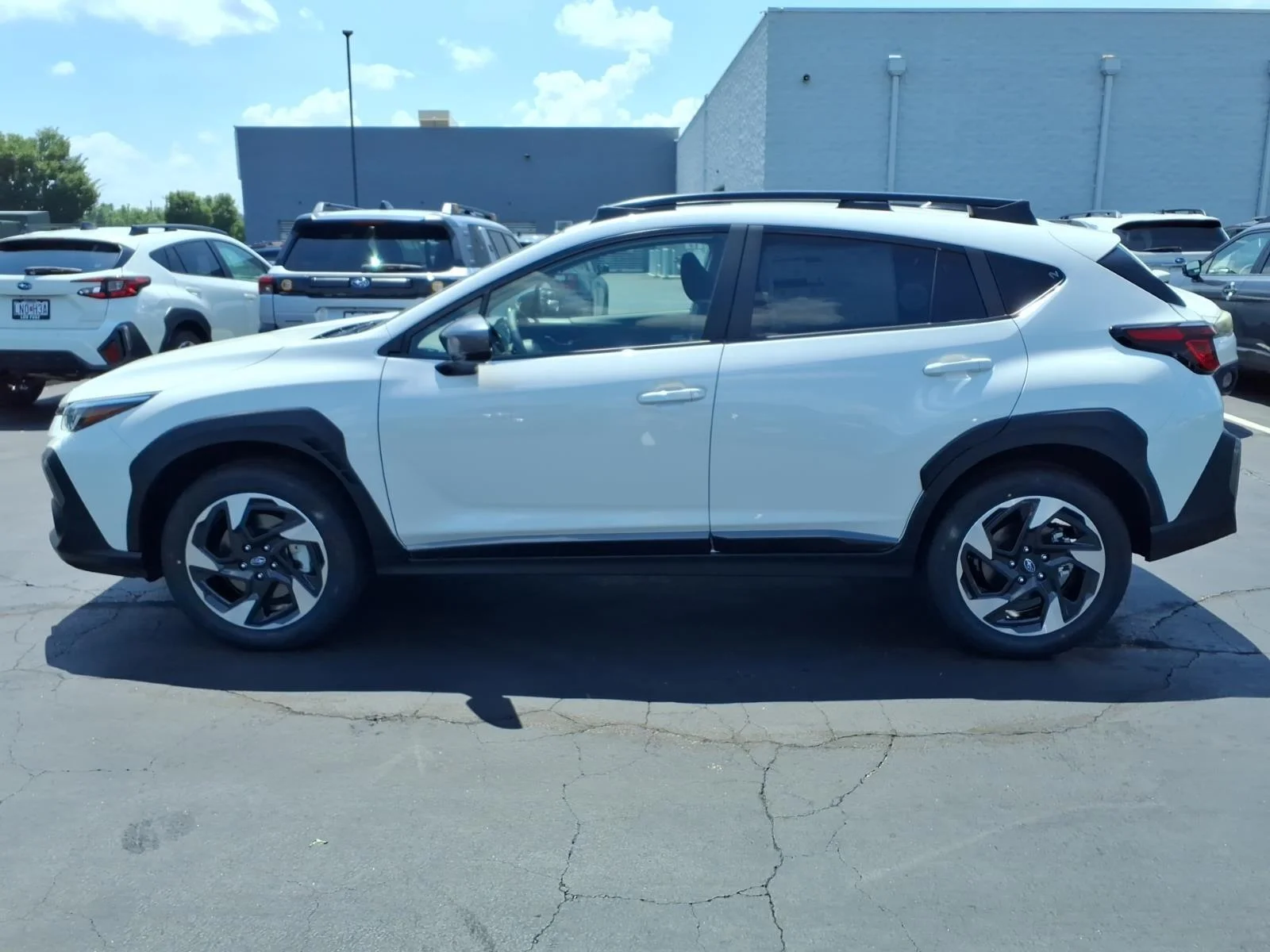 New 2026 CRYSTAL WHITE PEARL Subaru Limited image 3