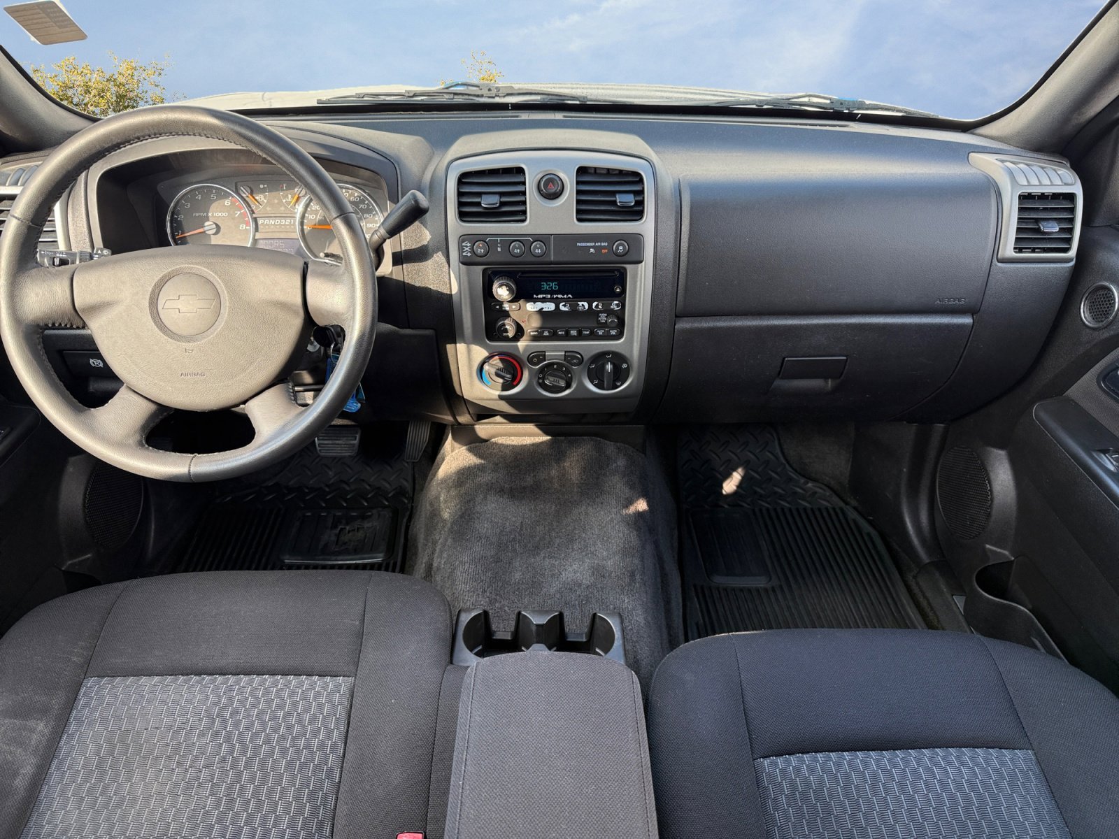 2011 Chevrolet Colorado photo 2