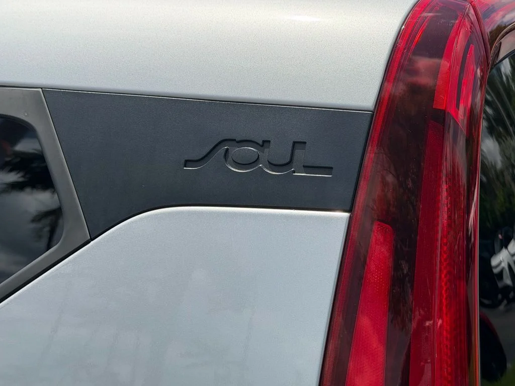 Used 2021 Silver Kia S image 14