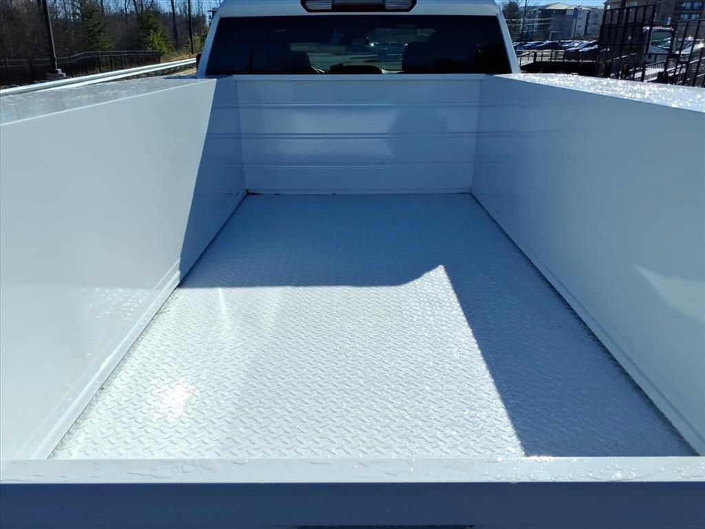 New 2026 Summit White Chevrolet WT image 24