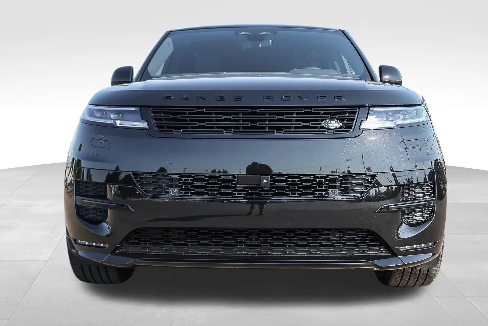 New 2026 Santorini Black Land Rover Dynamic SE image 2