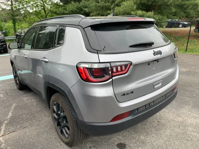 Certified Used 2022 Silver Jeep Latitude image 3