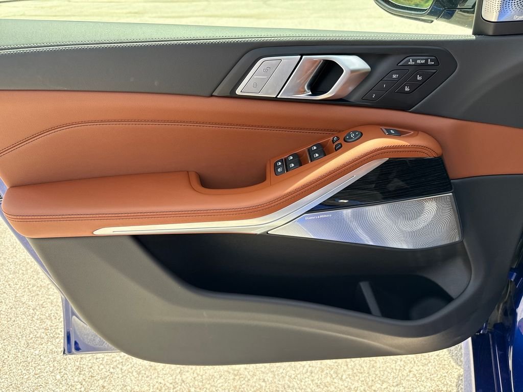New 2027 Blue BMW M60i image 12