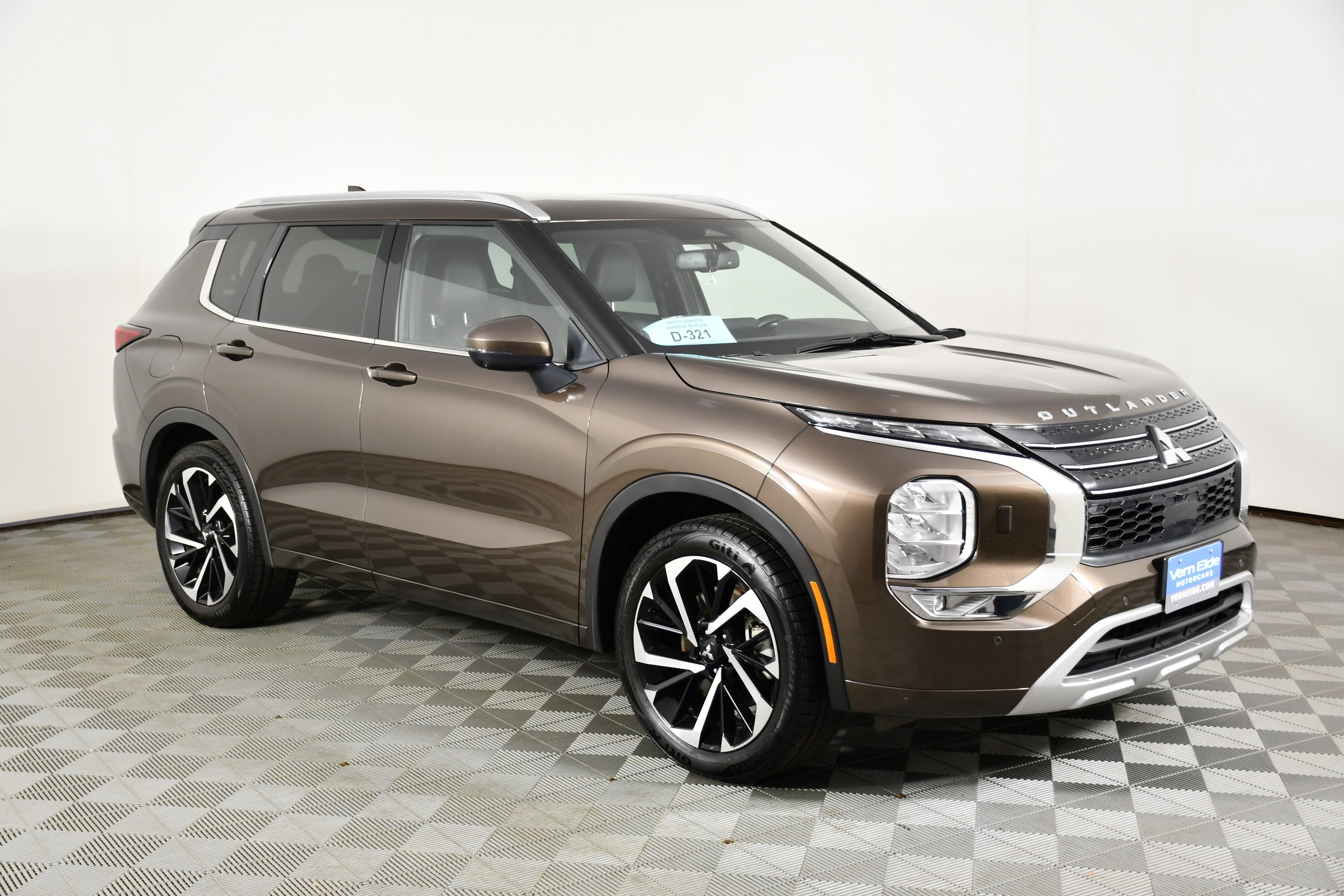 Used 2022 Deep Bronze Metallic Mitsubishi SEL image 4
