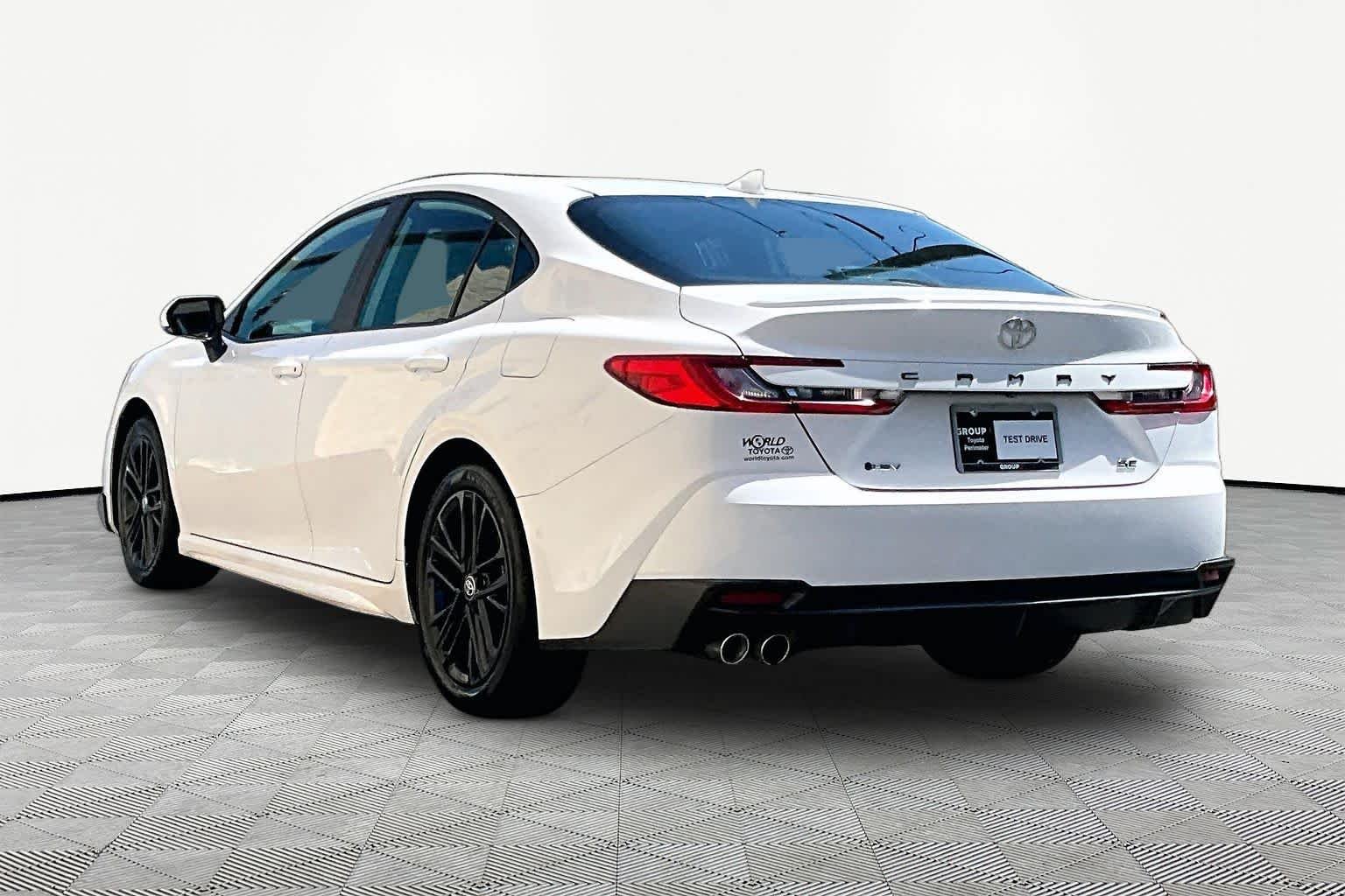Used 2025 Ice Cap Toyota SE image 12