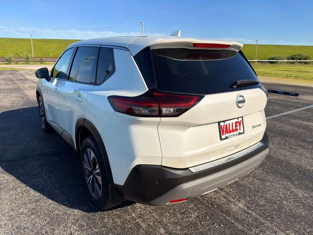Used 2021 White Nissan SV image 13