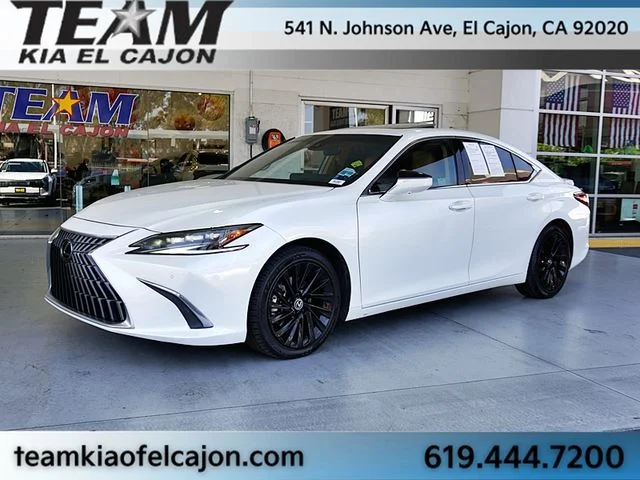 Used 2024 White Lexus 300h Ultra Luxury image 5