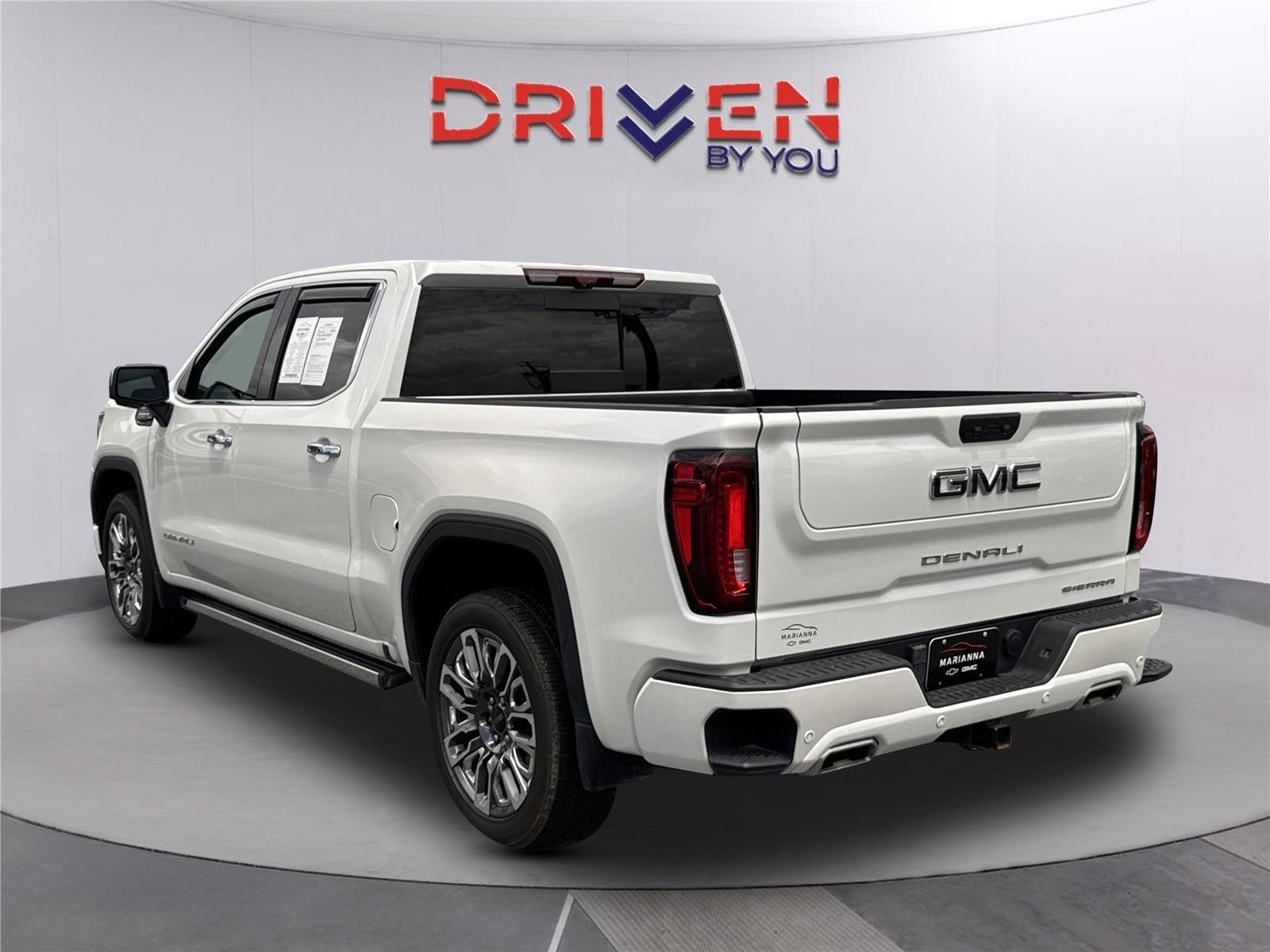 Used 2024 White Frost Tricoat GMC Denali Ultimate image 6