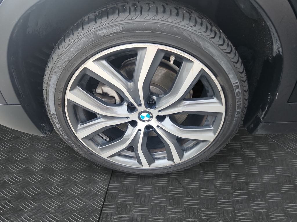 Used 2020 Black Sapphire Metallic BMW xDrive28i image 14