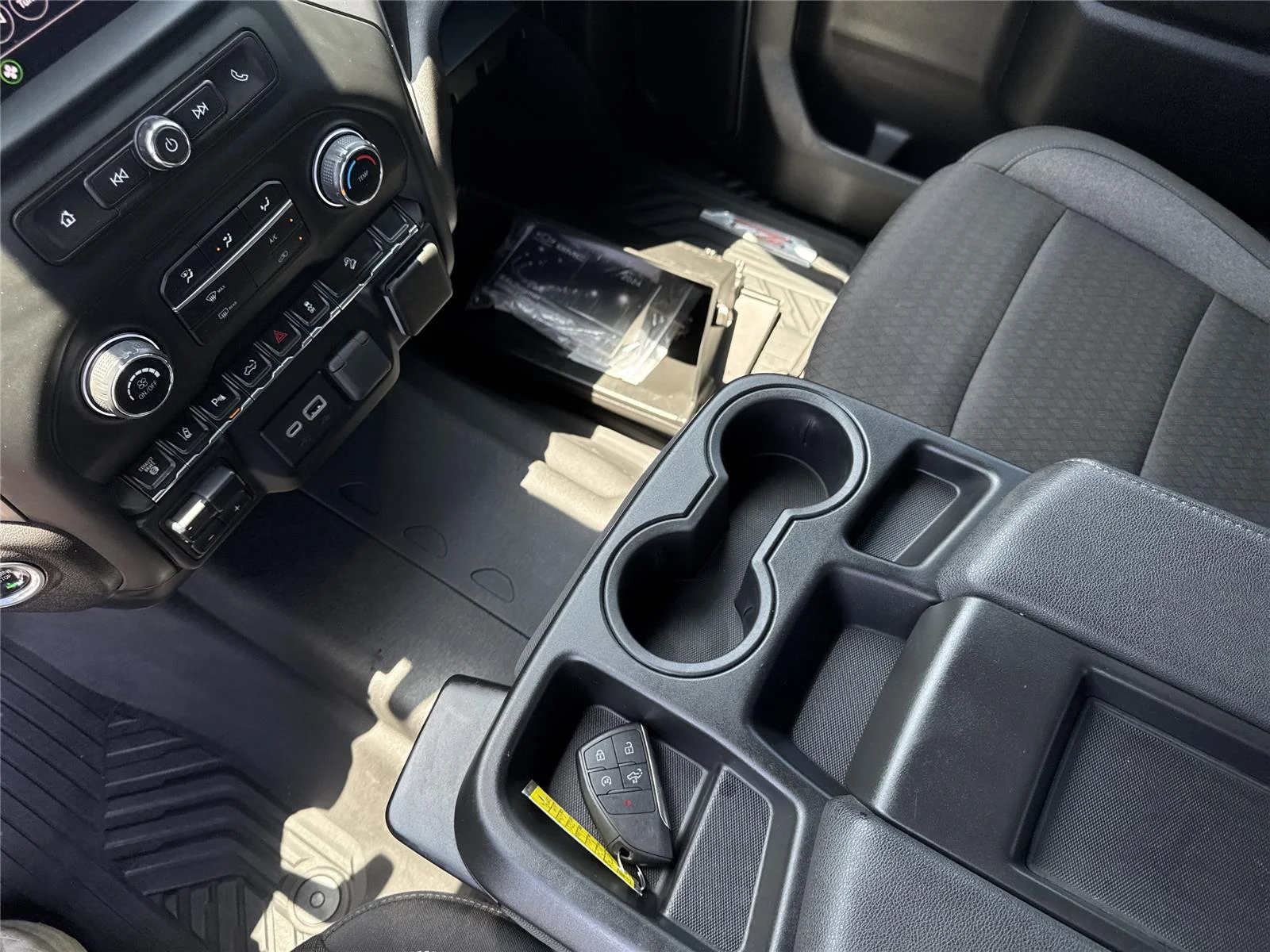 Used 2024 Summit White Chevrolet Custom image 28