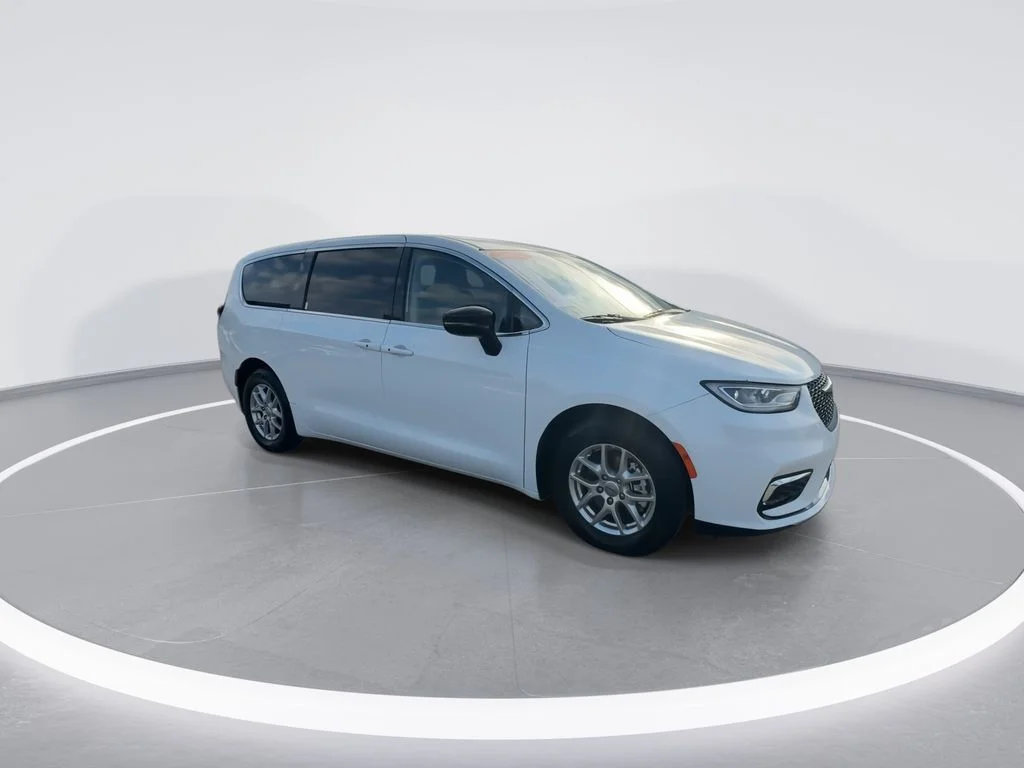 Used 2024 White Chrysler Touring L image 2