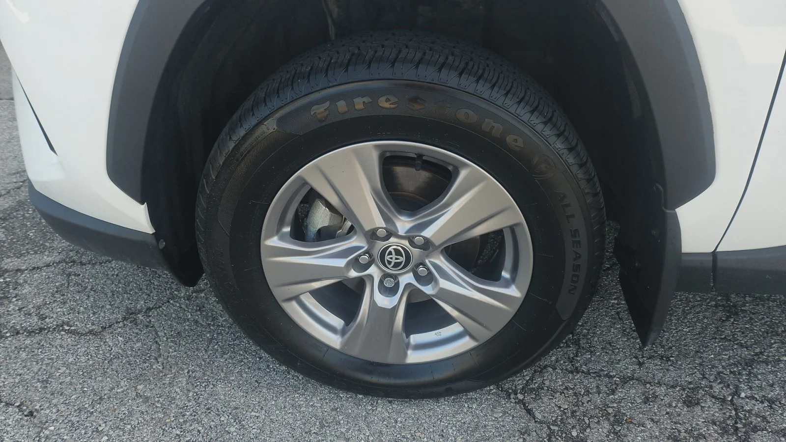 Used 2023 Ice Cap Toyota XLE 4WD image 9