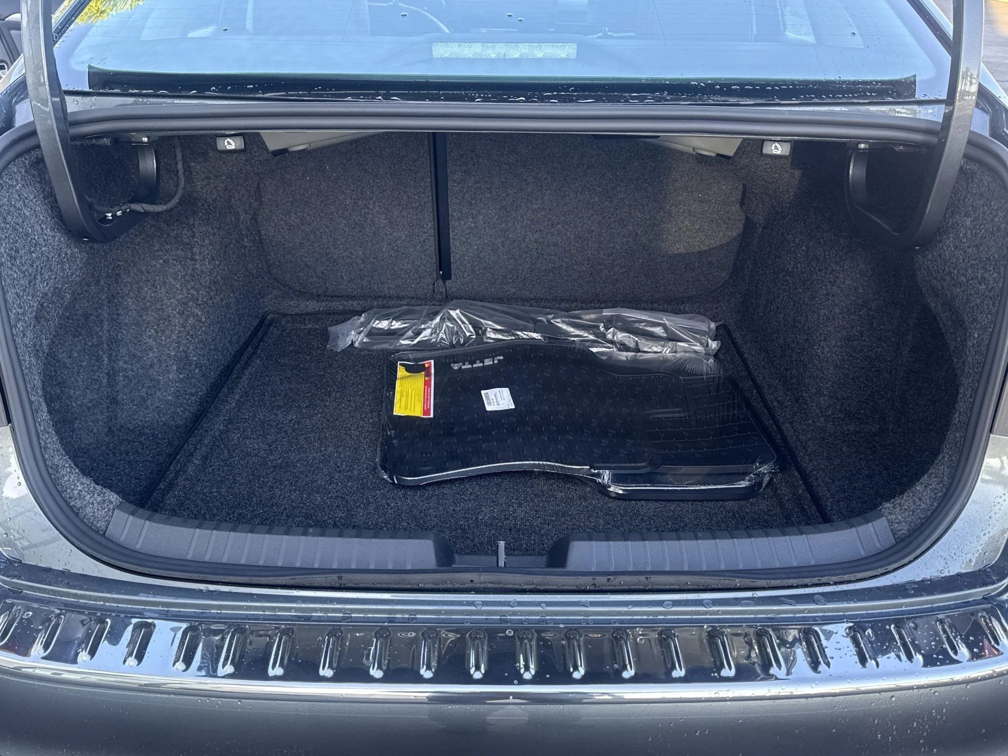 New 2026 Platinum Gray Metallic Volkswagen SE image 33