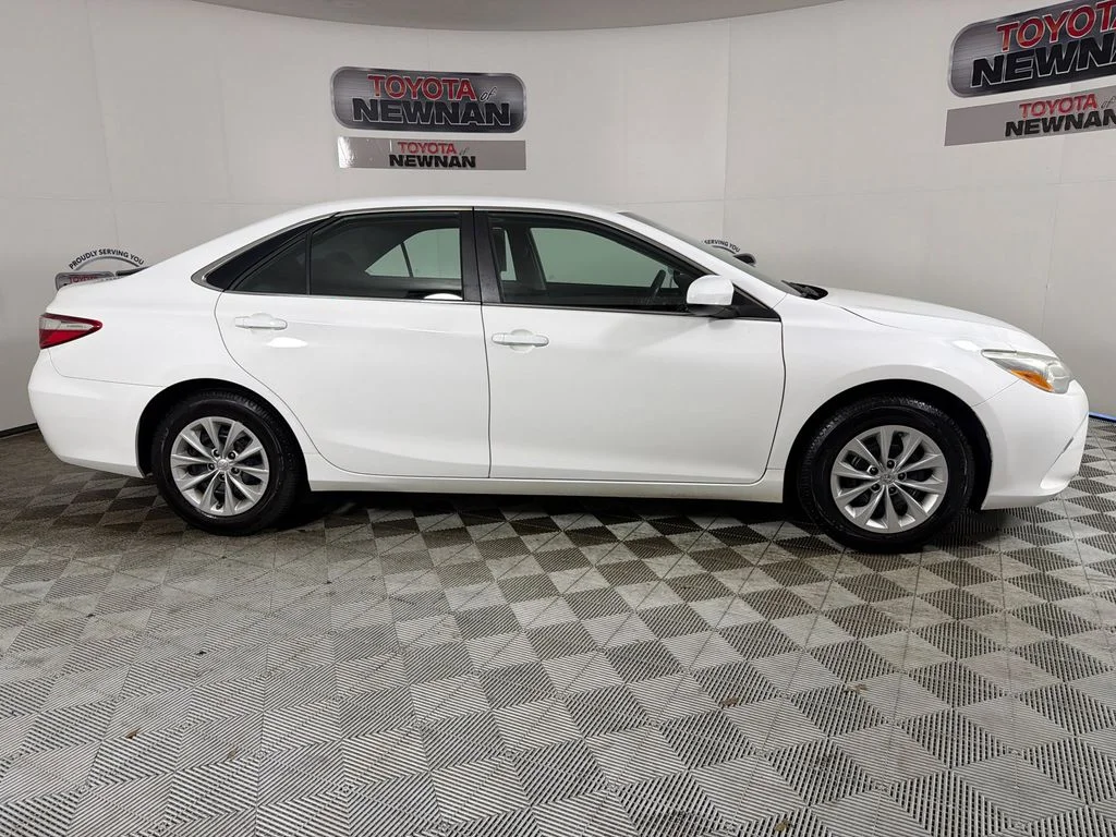 Used 2015 Toyota Camry LE with VIN 4T4BF1FK7FR476822 for sale in Newnan, GA